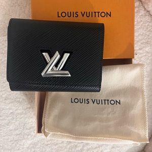 Authentic 2022 Louis Vuitton Epi leather compact wallet brand new never used